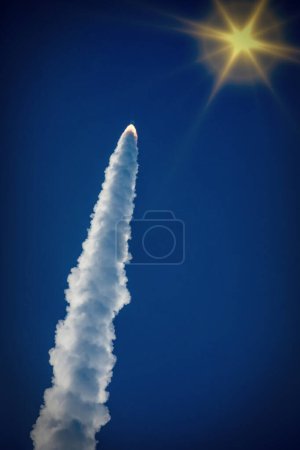 Téléchargez les photos : Un vaisseau fusée. Les éléments de cette image fournis par la NASA - en image libre de droit