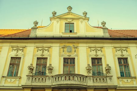 Bâtiment historique du bureau de poste à Eger, Hongrie. Photo de haute qualité