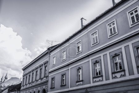 Edificio histórico en la ciudad de Eger, Hungría. Foto de alta calidad