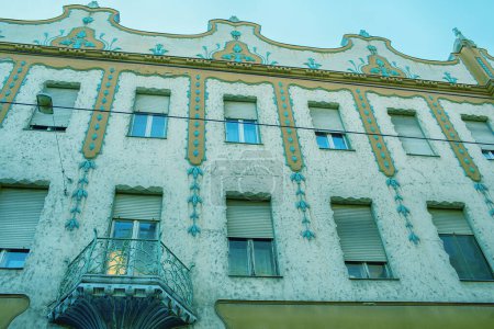 Fachada del palacio alemán en Szeged, Hugary. Foto de alta calidad