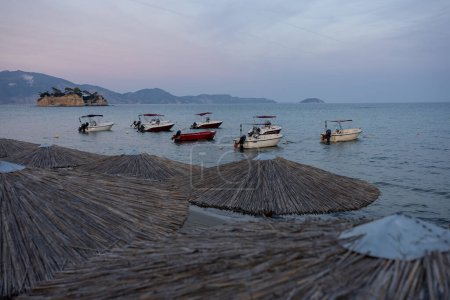 Cameo Wedding Island w Zakynthos, Grecja. Grecka wyspa z drewnianym mostem. Wyspa Cameo w Grecji.