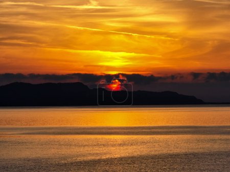 Wschód słońca na wyspie Cameo w Grecji. Cameo Wedding Island w Zakynthos, Grecja. Grecka wyspa z drewnianym mostem. Wyspa Cameo w Grecji