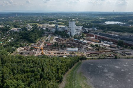 Kohlebergwerk in Jastrzebie-Zdroj und teilweise in Mszana im Kreis Wodzisaw. Luftaufnahme eines Kohlebergwerks in Polen. Kohlebergwerk aus der Vogelperspektive