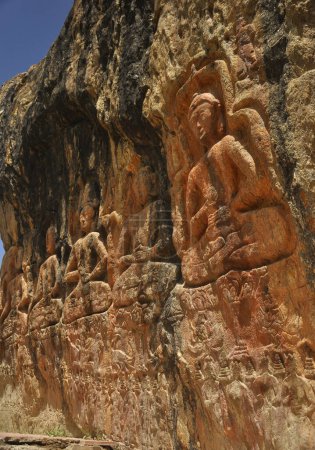Téléchargez les photos : Gyalwa Ringna 5 Dhyani Buddha rock statue which is located in Padum, Zanskar, Kargil, Ladakh, India - en image libre de droit