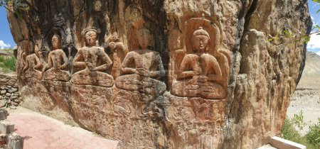Téléchargez les photos : Enjoy your time RazanPanorama shot of Gyalwa Ringna 5 Dhyani Buddha rock statue which is located in Padum, Zanskar, Kargil, Ladakh, India - en image libre de droit