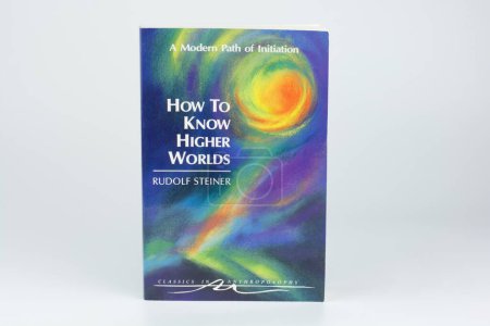 Téléchargez les photos : Nova Bana, Slovaquie - décembre, 15, 2022 : Couverture du livre "How to know higher worlds" écrit par Rudolf Steiner. - en image libre de droit