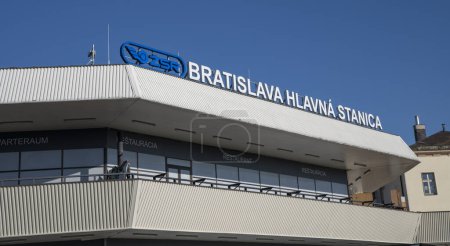 Téléchargez les photos : Bratislava, Slovaquie - 20 janvier 2024 : Gare principale ou Gare centrale de Bratislava. (Bratislava hlavna stanica). Slovaquie. - en image libre de droit
