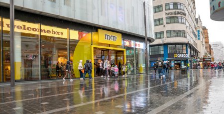 Foto de Londres, Reino Unido - 22 de marzo de 2024: M and M shop, M & M 'S store, Leicester Square, Central London. - Imagen libre de derechos
