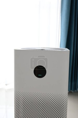 Foto de Tecnología de purificador de aire polvo limpio pm 2.5 en sala de estar dentro del hogar para el cuidado saludable del sistema respiratorio - Imagen libre de derechos