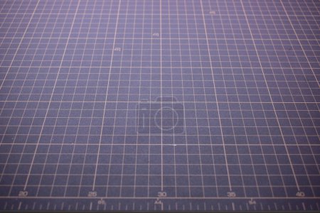 fondo de tablero de estera de corte negro con línea y escala patrón de guía de medición para el diseño de objetos de arte, equipo de herramientas de trabajo artesanal bricolaje