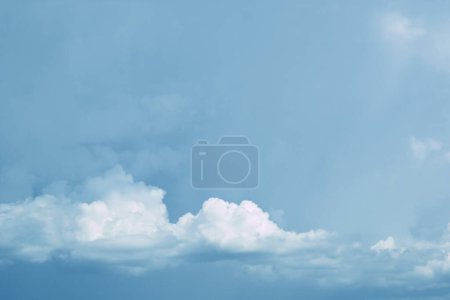 Foto de Cielo con nube de lluvia en día lluvioso - Imagen libre de derechos