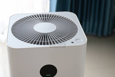 Luftreinigungstechnologie reinigen Staub pm 2,5 im Wohnzimmer zu Hause für eine gesunde Pflege der Atemwege
