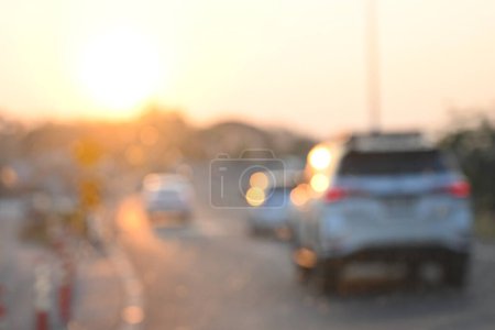 Foto de Tráfico por carretera con barrera de seguridad en asfalto de carretera, imagen borrosa - Imagen libre de derechos