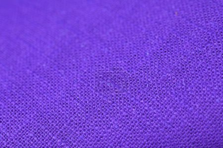 Foto de Púrpura cáñamo viscosa tela natural tela color, saco textura áspera de fondo abstracto de moda textil - Imagen libre de derechos