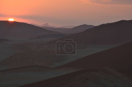 Foto de Sunrise at the dunes of Sossusvlei, Namibia - Imagen libre de derechos