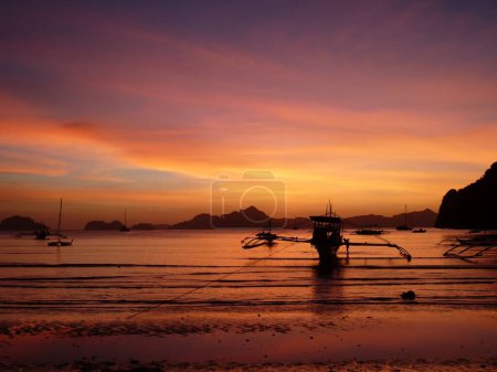 Téléchargez les photos : Beau coucher de soleil près de El Nido, Philippines - en image libre de droit