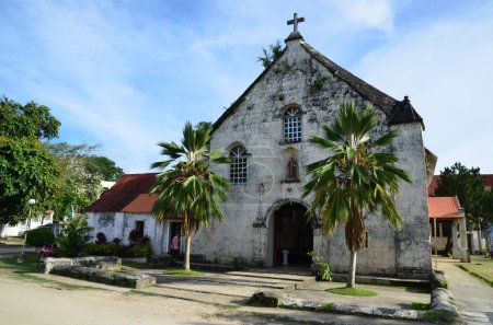 Edificio de la iglesia en la isla de Siquijor, Filipinas