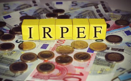 Téléchargez les photos : Calculatrice avec le texte "Irpef" Taxe italienne - en image libre de droit