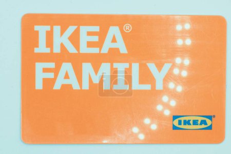 Téléchargez les photos : Florence, Italie, 30 avril 2023, Gros plan sur une carte Ikea Family. - en image libre de droit