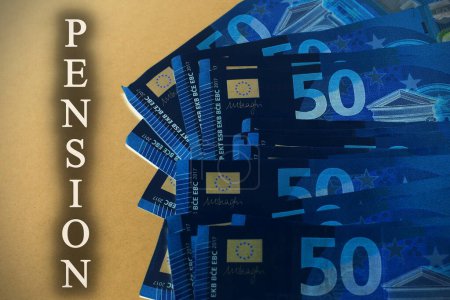 Foto de Billetes europeos con el signo "Pensiones" - Imagen libre de derechos