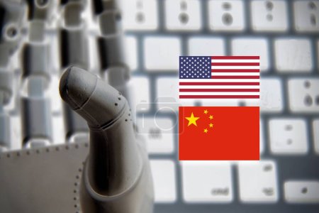 Foto de Industria robótica con banderas de Estados Unidos y China. - Imagen libre de derechos