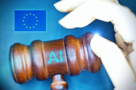 Téléchargez les photos : Symbole de réglementation de la loi AI en Europe. Mots-clés conceptuels IA intelligence artificielle acte régulation sur bloc de bois. Beau fond bleu. Business AI acte réglementation concept Copier l'espace - en image libre de droit