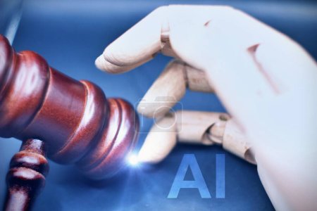 KI-bezogenes Gesetzeskonzept, das von Roboterhand unter Verwendung von Anwaltswerkzeugen in Anwaltskanzleien mit juristischen scharfsinnigen Symbolen gezeigt wird, die das Recht der künstlichen Intelligenz und die Online-Technologie der gesetzlichen Bestimmungen darstellen