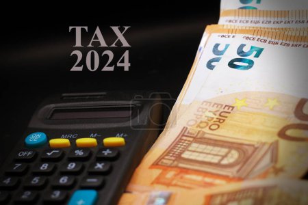 Steuerzeitkonzept. Finanzforschung, staatliche Steuern und Steuererklärungskonzept. Steuer 2024.