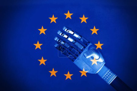 Drapeau européen avec une main robot au centre, concept de régulation Ai en Europe.