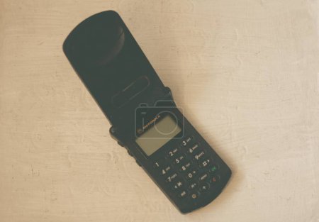 Foto de 1 abril 2024, Florencia, Italia. Motorola StarTAC teléfono móvil, 1997 - Imagen libre de derechos