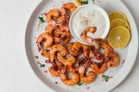 Téléchargez les photos : Fried shrimp, headless, with spices, grilled, homemade, no people, - en image libre de droit