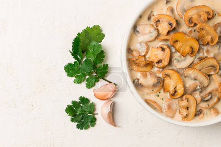 champignons in creamy garlic sauce, with herbs and spices, gravy, sauce, no people,