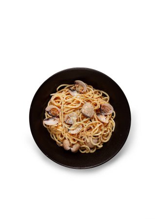 Spaghetti vongole, venerki, hausgemacht, keine Menschen, auf weißem Hintergrund, isoliert,
