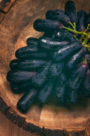 racimo de uvas negras, variedad kishmish, dedo negro, ophelia, Annushka,