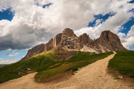 Foto de Alpine landscape walking from Passo San Pellegrino to Fuciade refuge, North Italy - Imagen libre de derechos