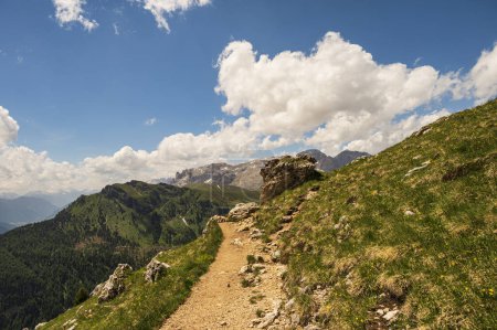 Foto de Alpine landscape walking from Passo San Pellegrino to Fuciade refuge, North Italy - Imagen libre de derechos