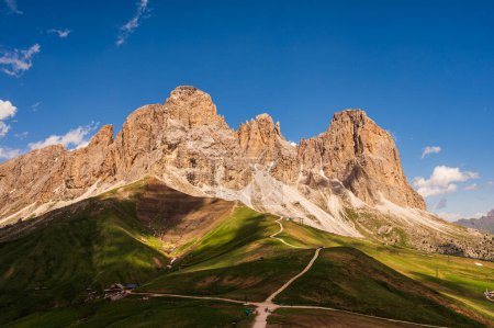 Téléchargez les photos : Alpine landscape walking from Passo San Pellegrino to Fuciade refuge, North Italy - en image libre de droit