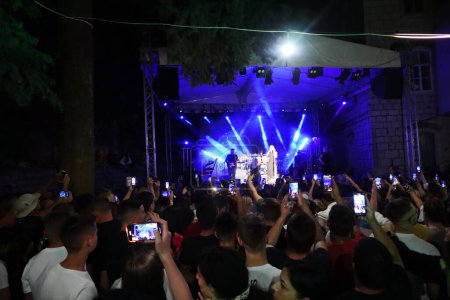 Téléchargez les photos : Vrgorac, Croatie, 11.06.2023. Concert de la chanteuse Severina, la plus grande star musicale des Balkans - en image libre de droit