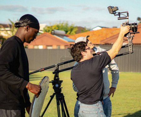 Téléchargez les photos : Dans les coulisses photos de la distribution de l'équipe d'un court métrage indépendant australien intitulé FULL CIRCLE. - en image libre de droit