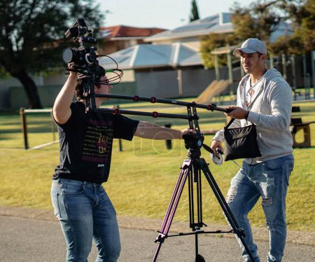 Téléchargez les photos : Dans les coulisses photos de la distribution de l'équipe d'un court métrage indépendant australien intitulé FULL CIRCLE. - en image libre de droit