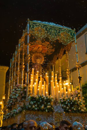 Photo for April 8th 2023 - Dona Mencia, Cordoba, Spain. Procession of the Virgin of Solitude with a shower of flower petals. Spanish Celebration of Holy Week. Vertical shot, Virgen de la Soledad - Royalty Free Image