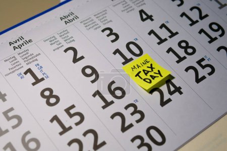 Kalenderblatt für den 17. April 2024, Steuertag in Maine, USA für 2023. Hochwertiges Foto