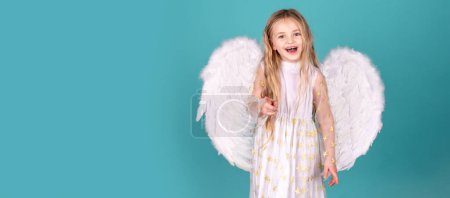 Foto de Valentines day banner with angel child. Looks like an angel. Happy angel girl over white. Christmas Cute little Angel - Imagen libre de derechos