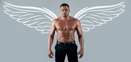 Téléchargez les photos : Bannière photo de l'homme sexy avec des ailes pour la Saint-Valentin. Homme nu athlétique torse nu. nu musclé homme ange - en image libre de droit
