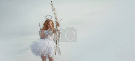 Téléchargez les photos : Banner. Angel teenager girl with white wings. Happy Valentines day. Innocent girl. Postcard for Valentines Day. Banner flyer template for advertising or for website header design - en image libre de droit
