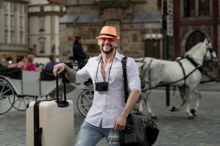 Foto de Man with travel suitcase on vacation. Man travel and adventure concept - Imagen libre de derechos