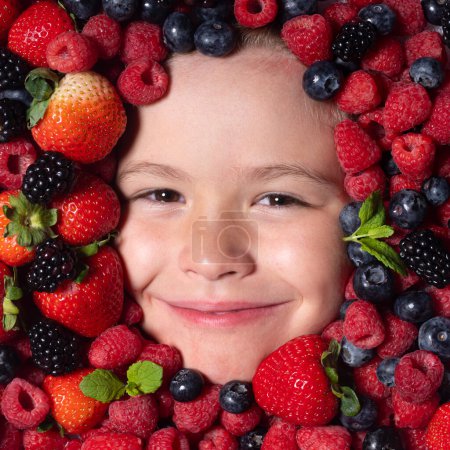 Téléchargez les photos : Fruits for kids. Child face with berries mix of strawberry, blueberry, raspberry, blackberry - en image libre de droit