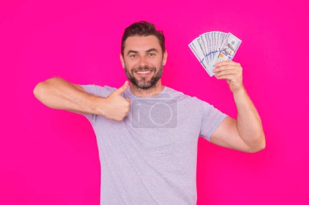 Téléchargez les photos : Homme d'affaires avec argent comptant billet de dollar - en image libre de droit