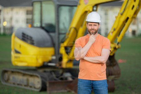 Téléchargez les photos : Constructeur de casque sur le chantier de construction - en image libre de droit