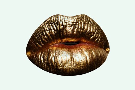 Téléchargez les photos : Lèvres dorées, dorées sur bouche métallique sexy. Fond blanc isolé. Icône des lèvres. Baiser rouge à lèvres - en image libre de droit